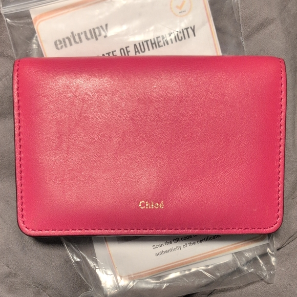 Chloe Bifold Card Case in Berry Sangria - Picture 1 of 12
